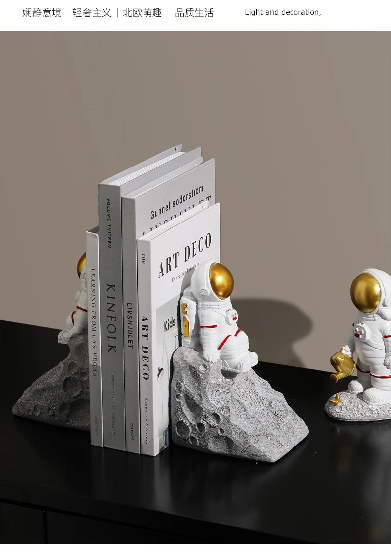 Nordic Astronaut Ornaments: Resin Spaceman Wine Rack