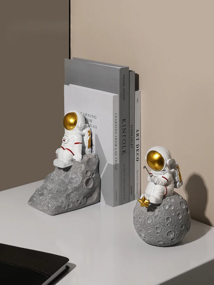 Nordic Astronaut Ornaments: Resin Spaceman Wine Rack