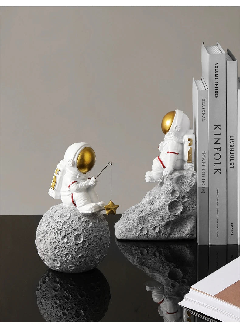 Nordic Astronaut Ornaments: Resin Spaceman Wine Rack